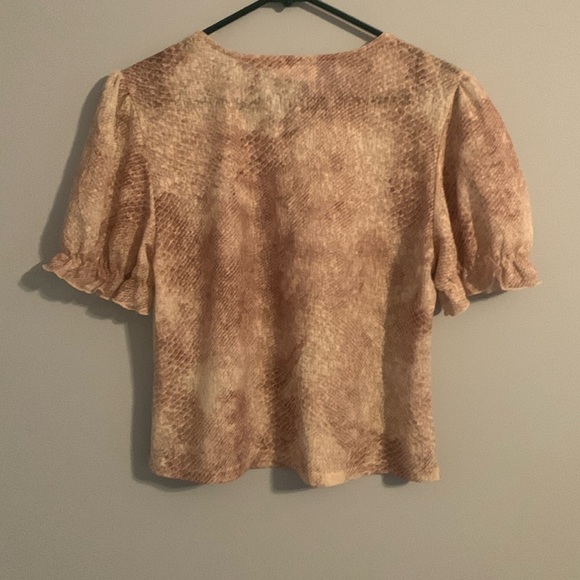 RoomMates Top - Picture 2 of 8